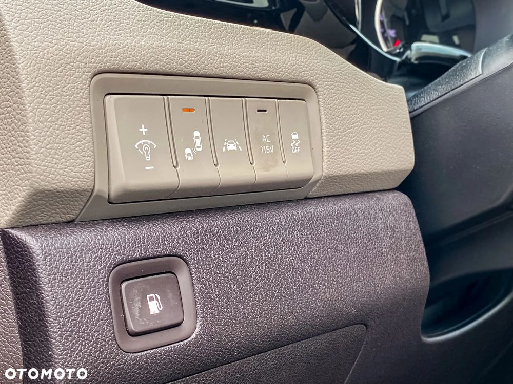 Kia Carnival - 36