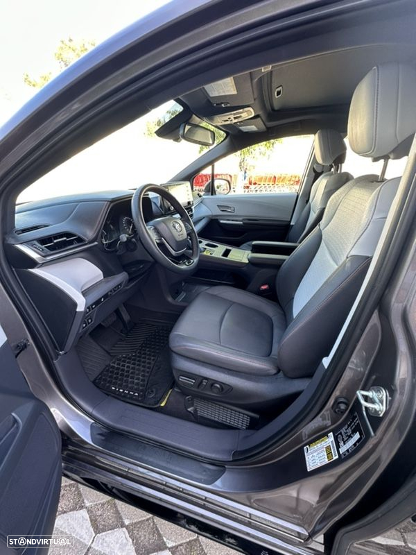 Toyota Sienna - 6