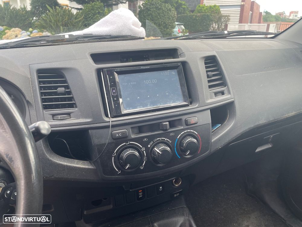 Toyota Hilux 2.5 D-4D 4WD CE CM+AC - 9