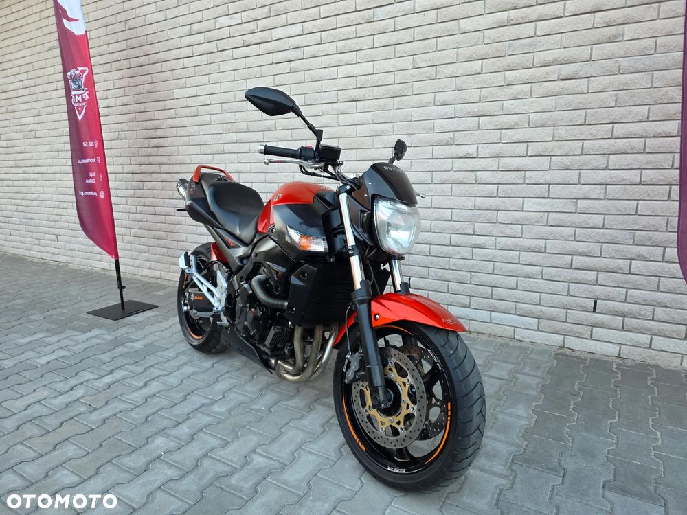 Suzuki GSR - 9