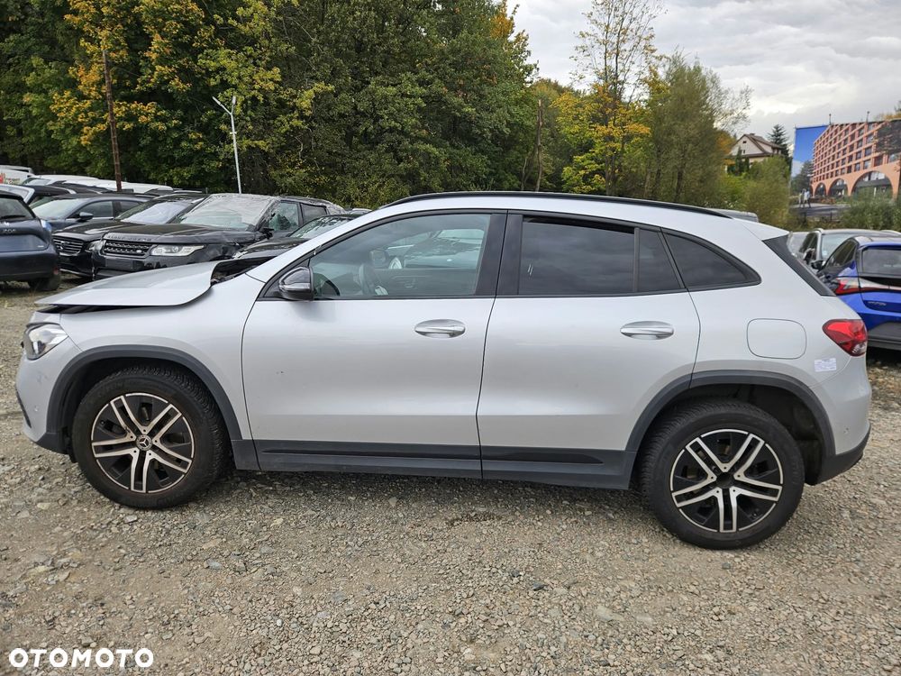Mercedes-Benz GLA - 16