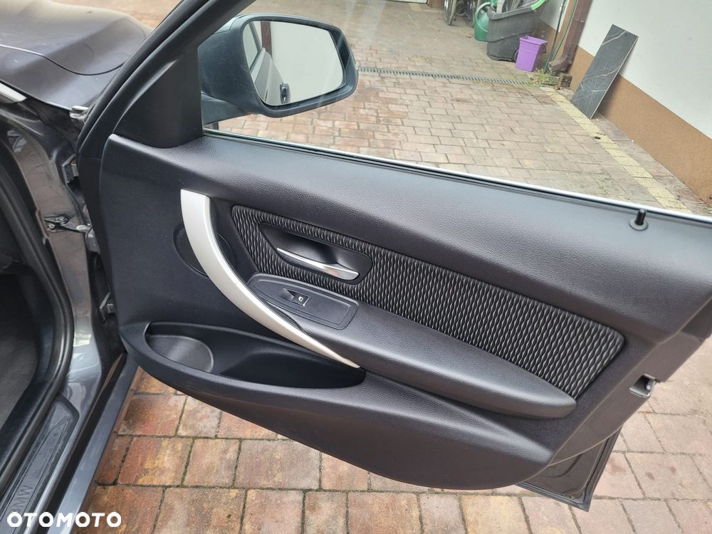 BMW Seria 3 320d Edition M Sport Shadow - 22