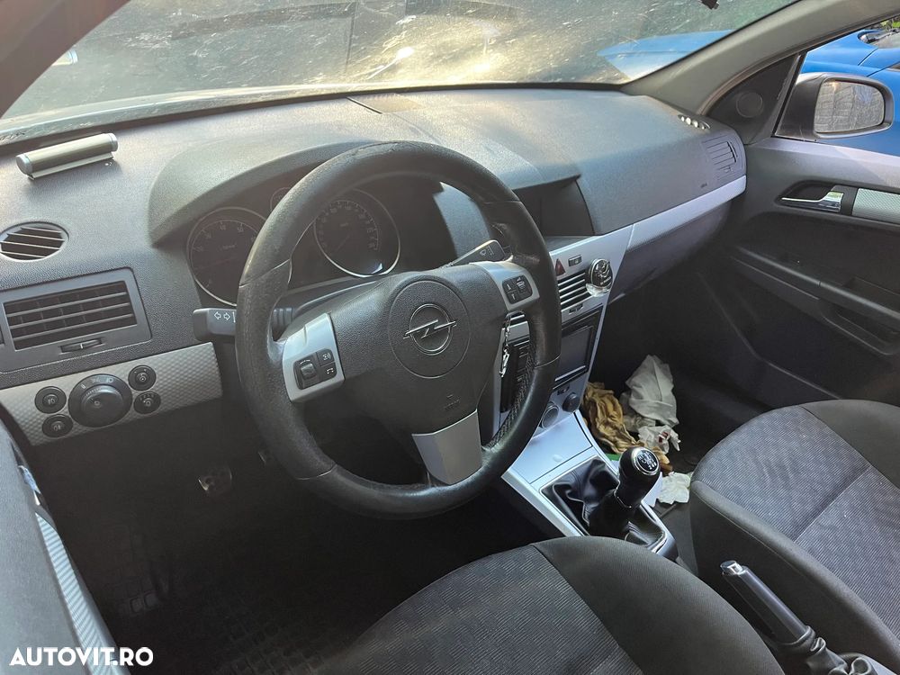 Dezmembrez Opel Astra H hatchback 2.0 benzina Z20LEL 125KW 2005 gri argintiu Z157 - 16