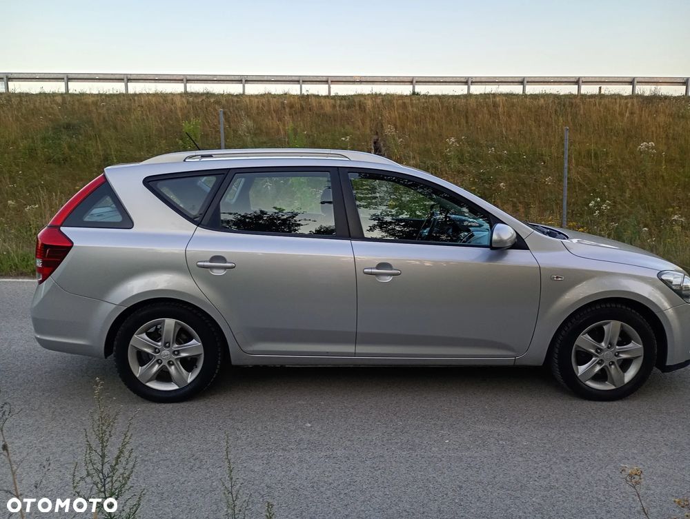 Kia Ceed - 12