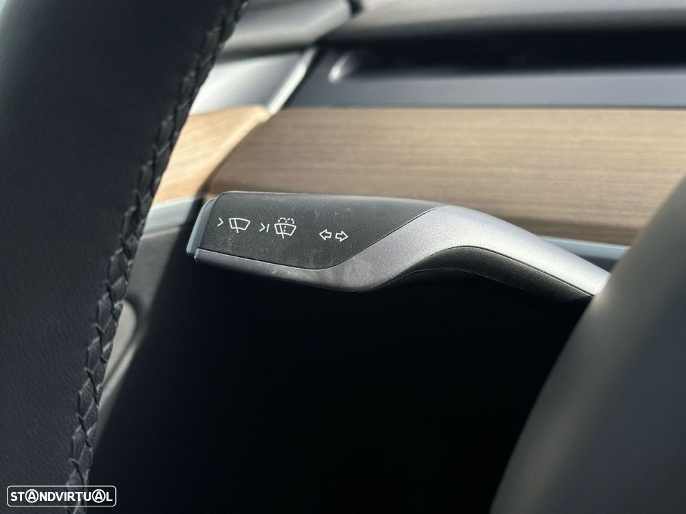 Tesla Model Y Long Range Dual Motor AWD - 16