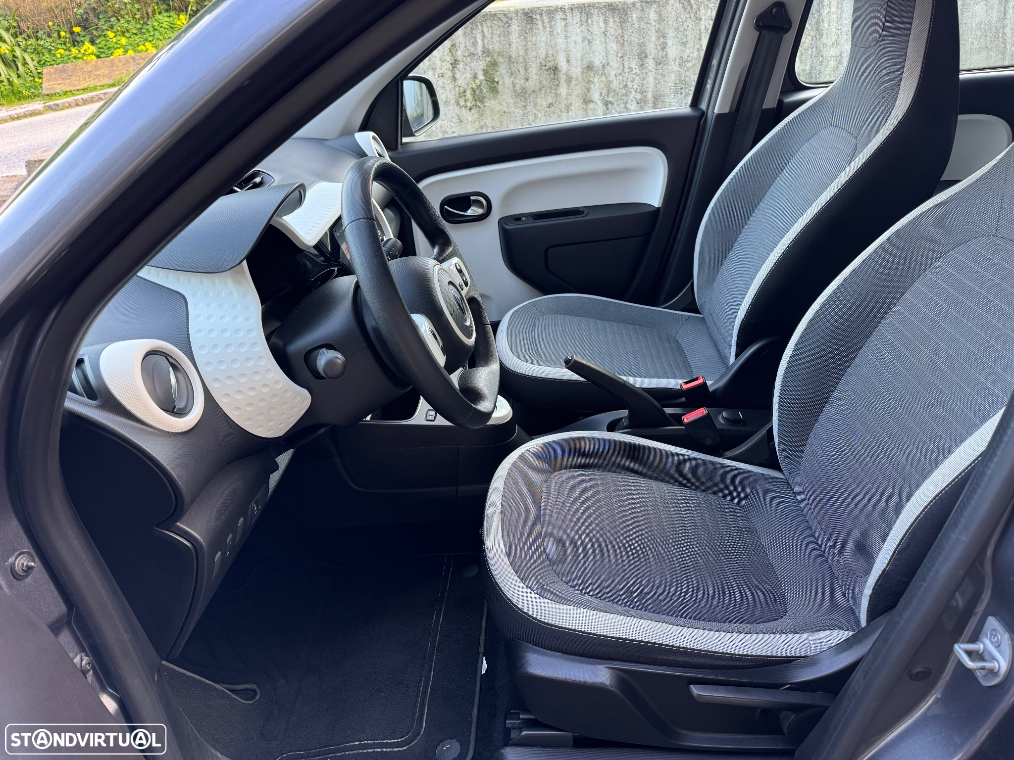Renault Twingo Z.E. 22 Intens - 18