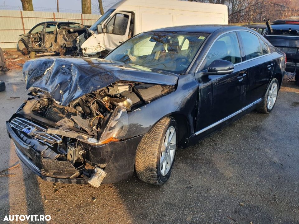 interior complet piele scaune fata bancheta cotiera fete de usi usa Volvo S60 motor 2.0D dezmembrez - 2
