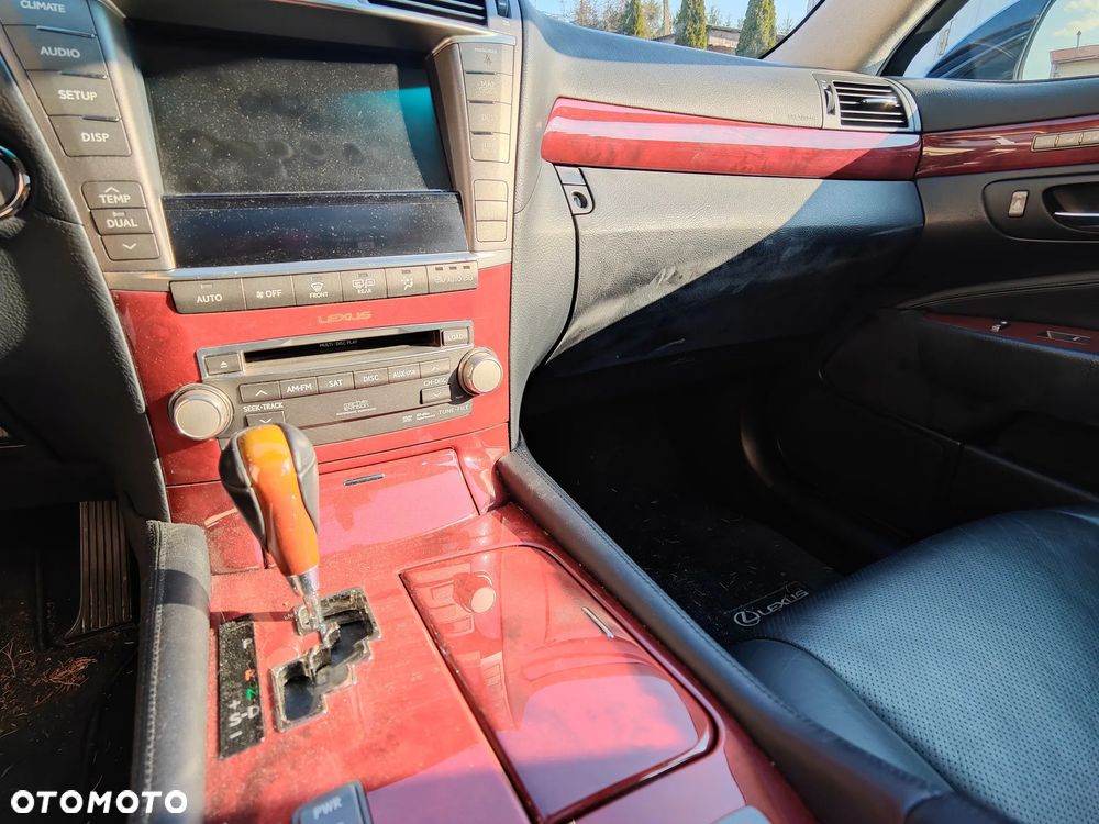 Lexus LS 460 AWD Impression Line - 19