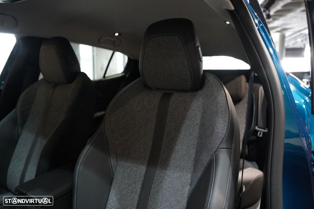 Peugeot 408 1.2 PureTech Allure EAT8 - 28