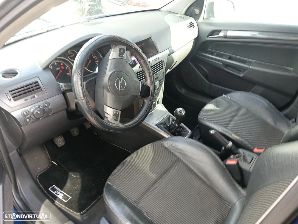 Opel Astra Caravan 1.9 CDTi Cosmo - 25