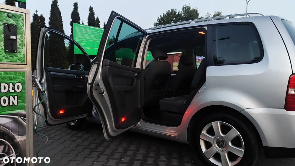 Volkswagen Touran - 26