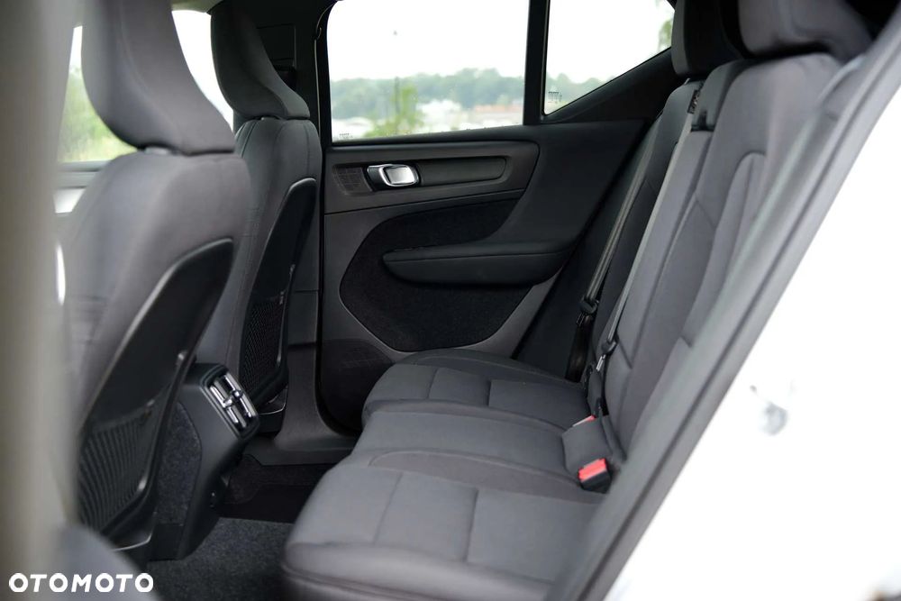 Volvo XC 40 B4 B AWD DKG Momentum Pro - 30