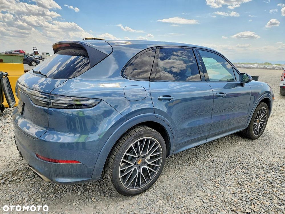 Porsche Cayenne - 4