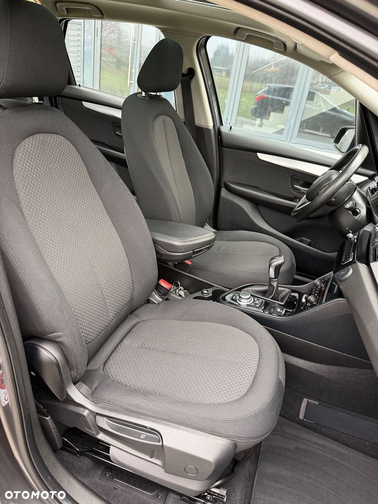 BMW Seria 2 218d - 23