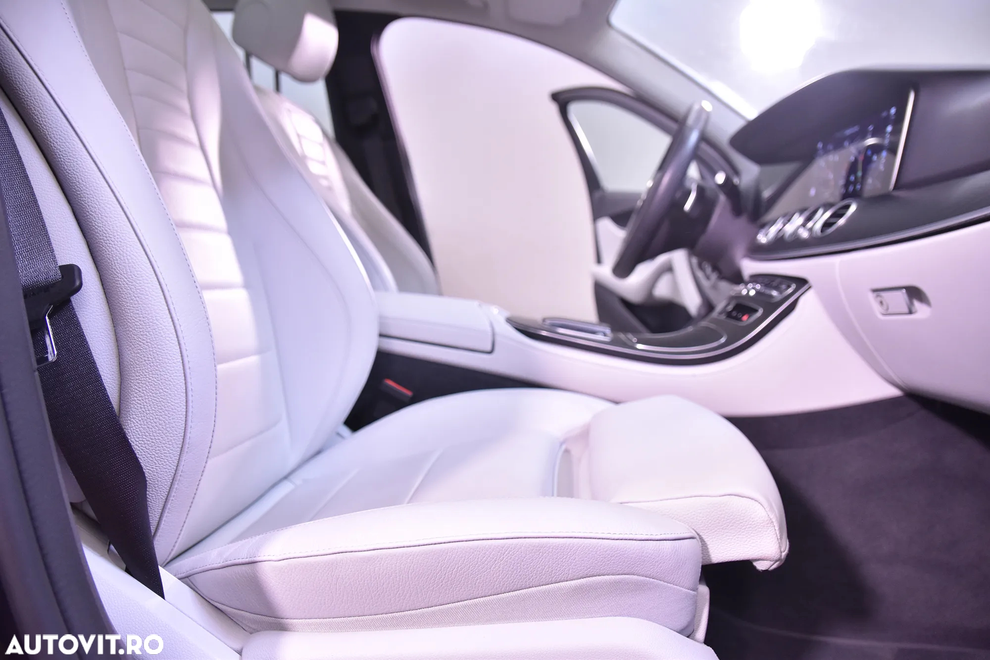 Mercedes-Benz E 300 de T 9G-TRONIC - 11