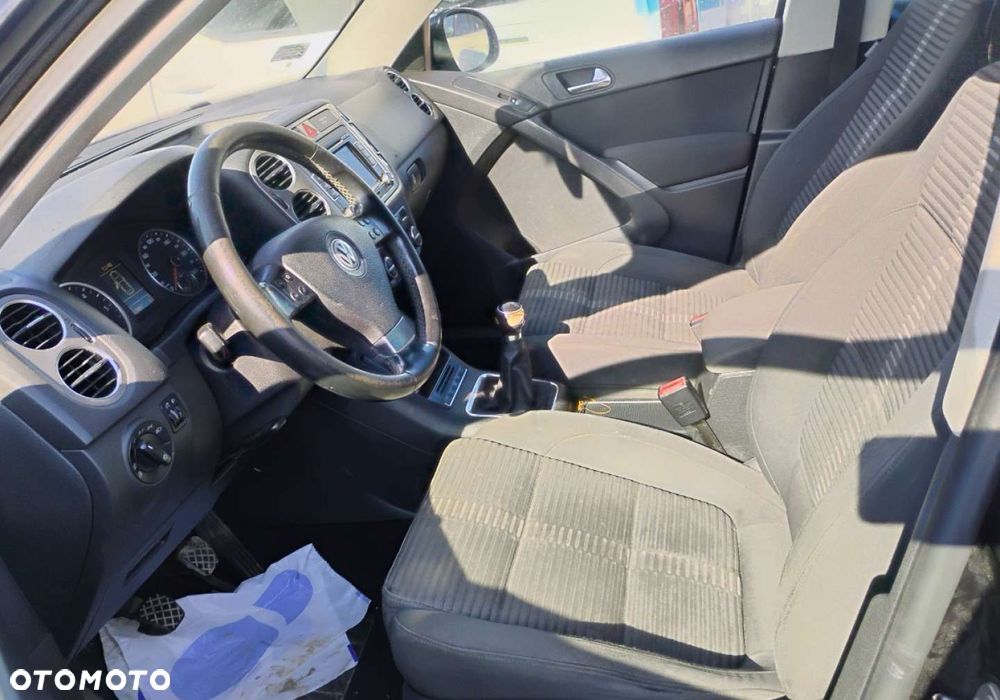 Volkswagen Tiguan - 8