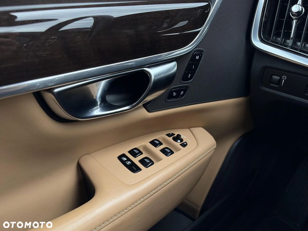 Volvo V90 D5 SCR AWD Inscription - 32