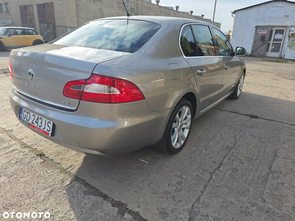Skoda Superb 2009 photo 3