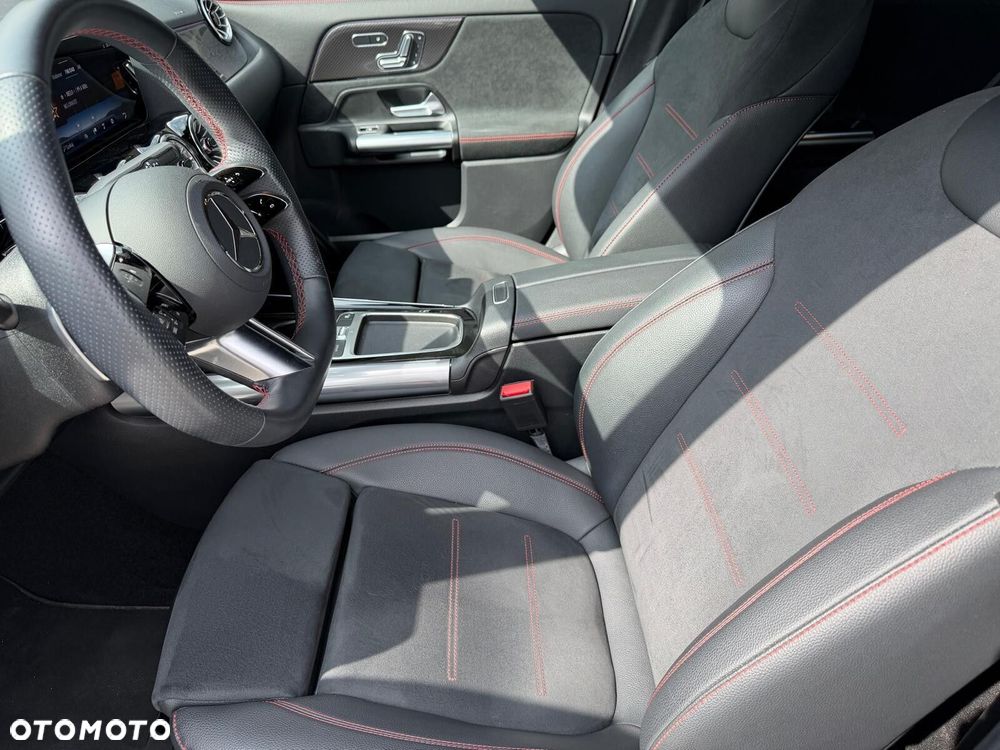 Mercedes-Benz GLA 200 d 4-Matic AMG Line - 10