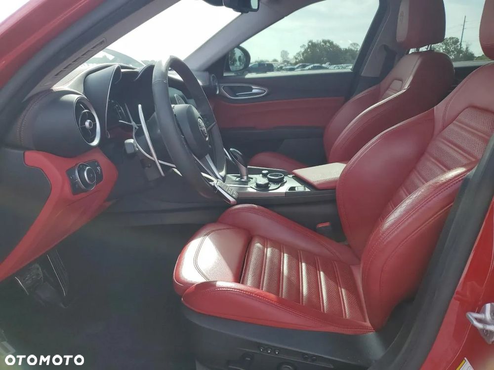 Alfa Romeo Giulia 2.0 Turbo 16V AT8-Q4 Ti - 8