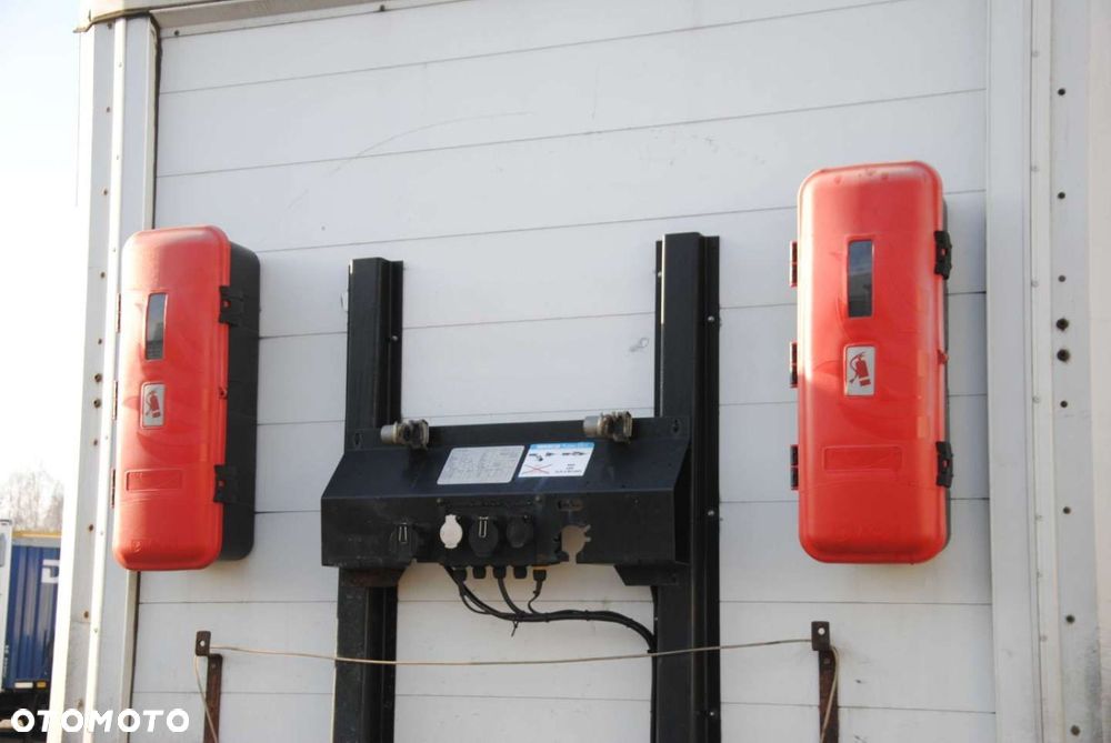 Schwarzmuller SPA, Podnoszona oś - 10