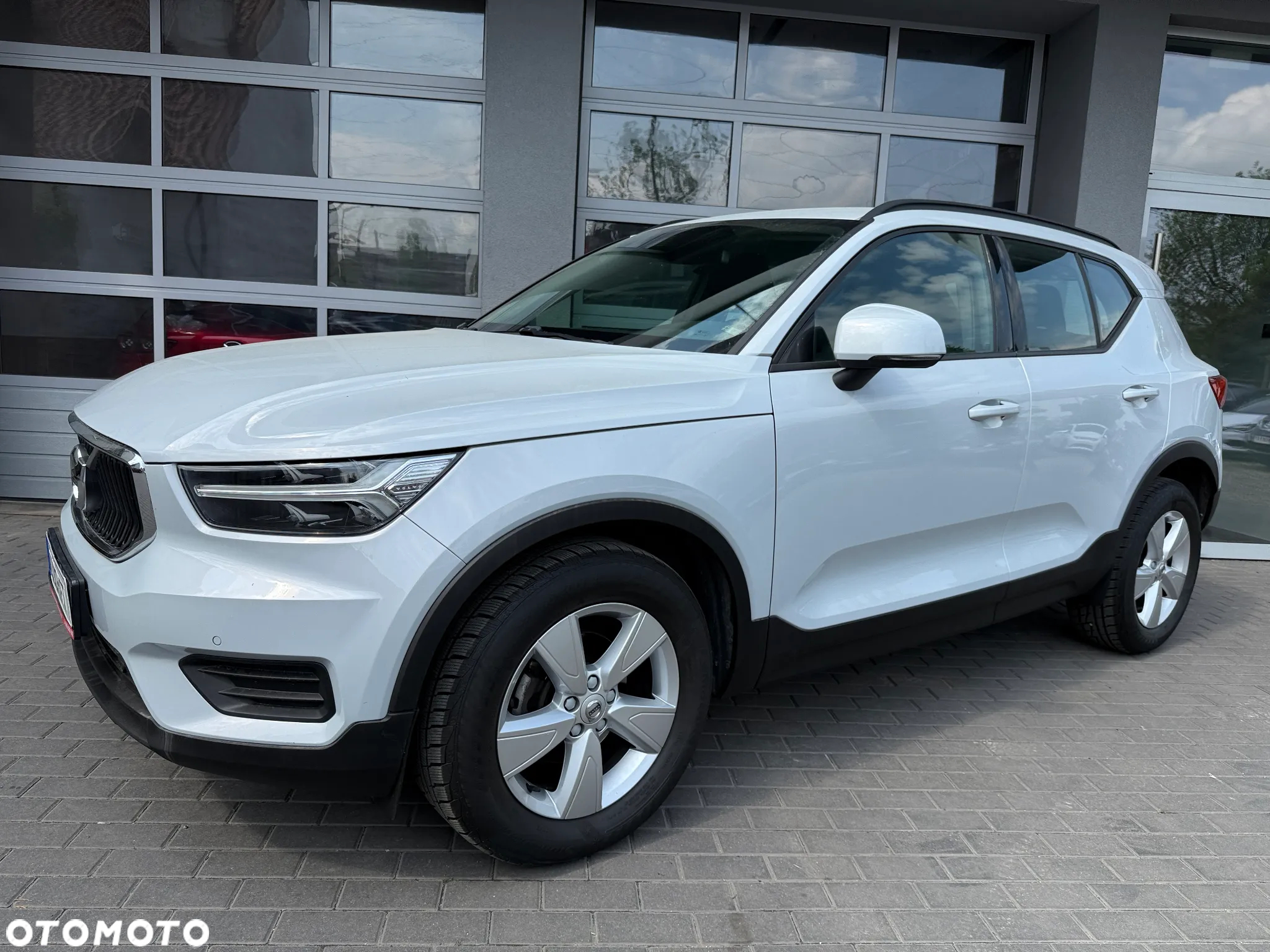 Volvo XC 40 T3 Momentum Pro - 24