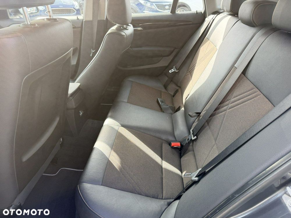 BMW X1 sDrive18d xLine - 32