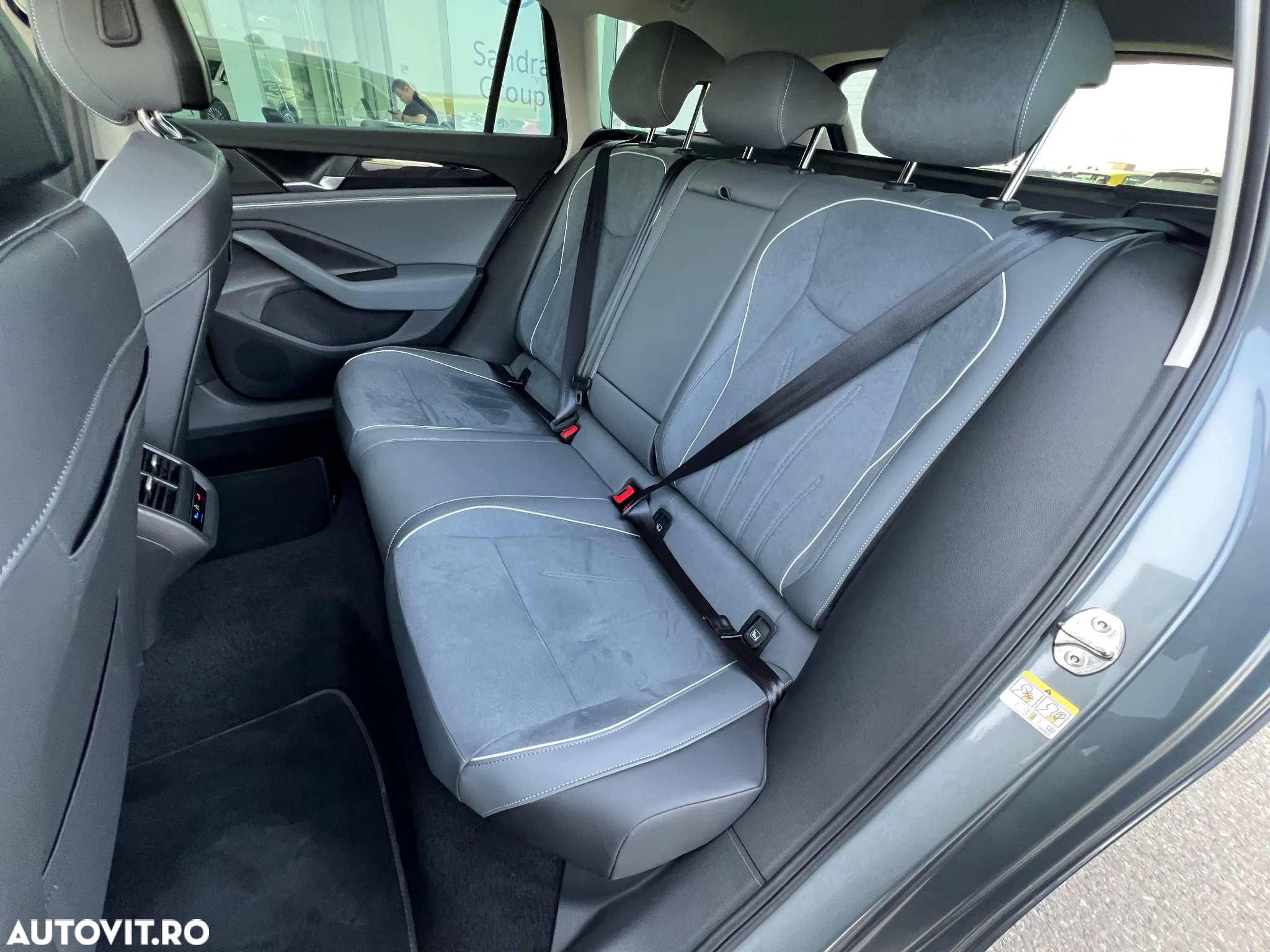 Volkswagen Passat Variant 1.5 eTSI DSG MHEV Business - 11