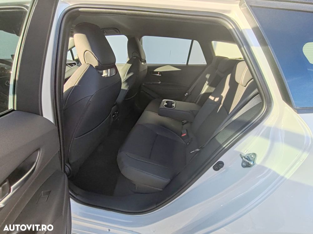 Toyota Corolla 2.0 HSD Exclusive Plus GR Sport Bi-Tone - 6