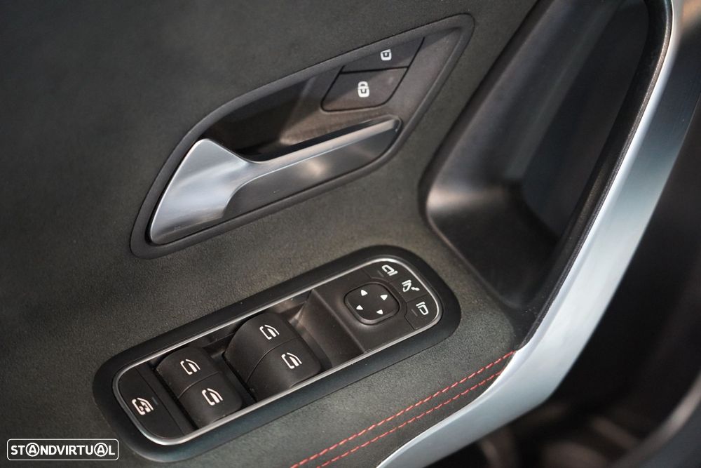 Mercedes-Benz A 180 d AMG Line - 31