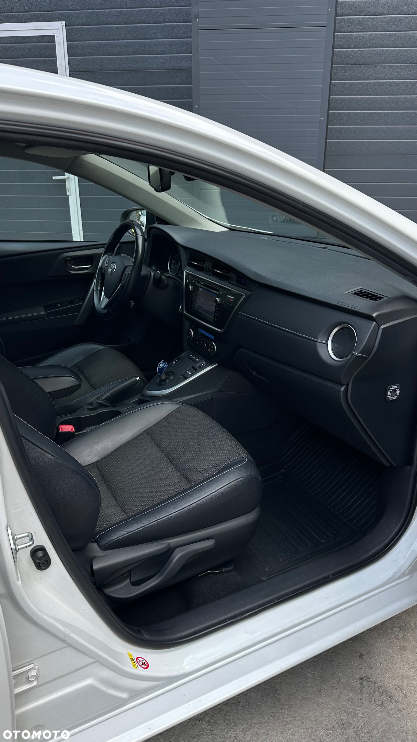 Toyota Auris 1.8 HSD Luna - 21