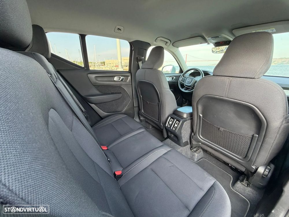 Volvo XC 40 1.5 T3 Momentum Geartronic - 12