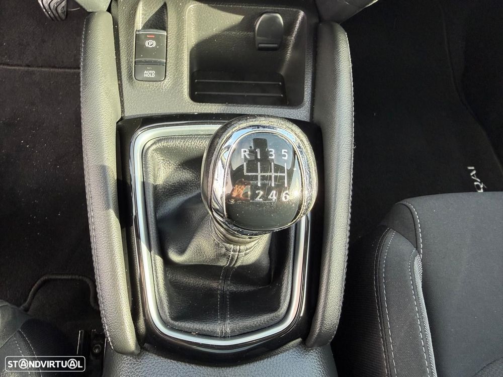 Nissan Qashqai 1.5 dCi N-Connecta 18 - 23