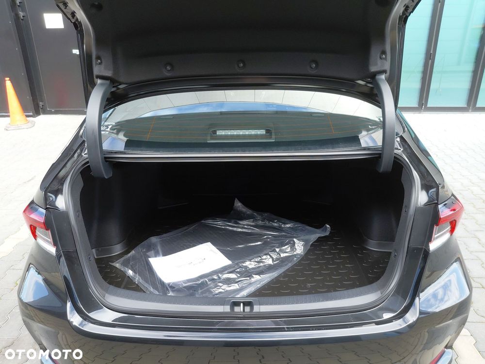 Toyota Corolla 1.8 Hybrid Comfort - 13