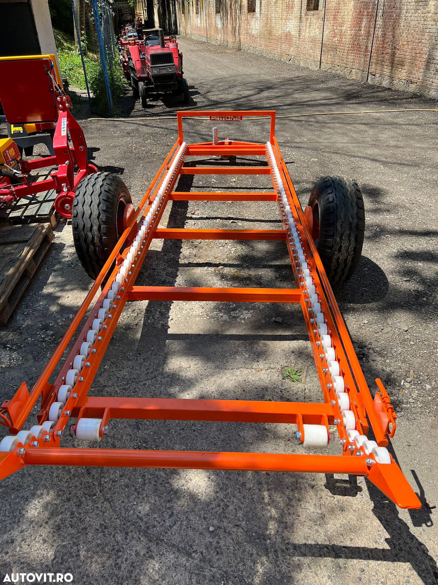 Altul Platforma pentru transportat containere in livada Sadrim - 3