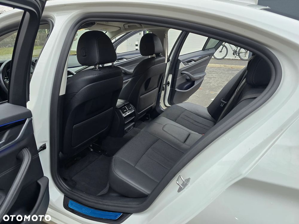 BMW Seria 5 ver-530e-iperformance-luxury-line-sport - 13
