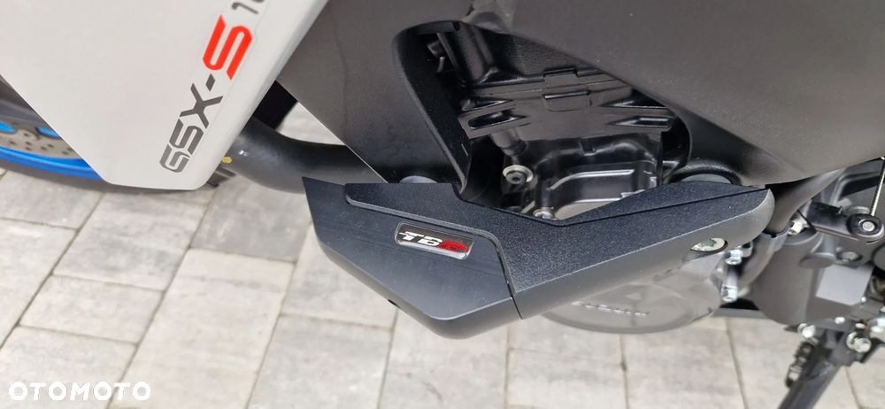 Suzuki GSX 1000 - 15