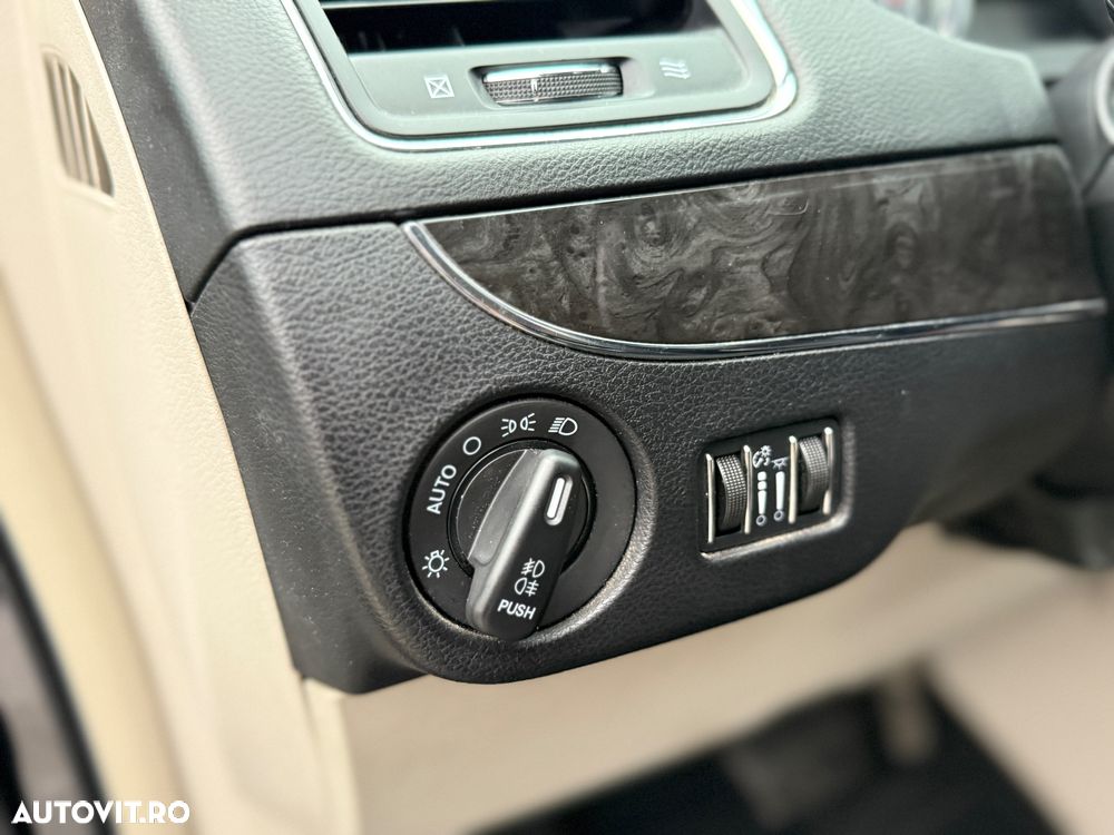 Lancia Voyager 2.8 Multijet 16v S - 11