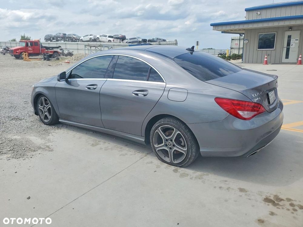 Mercedes-Benz CLA 250 4Matic 7G-DCT - 2