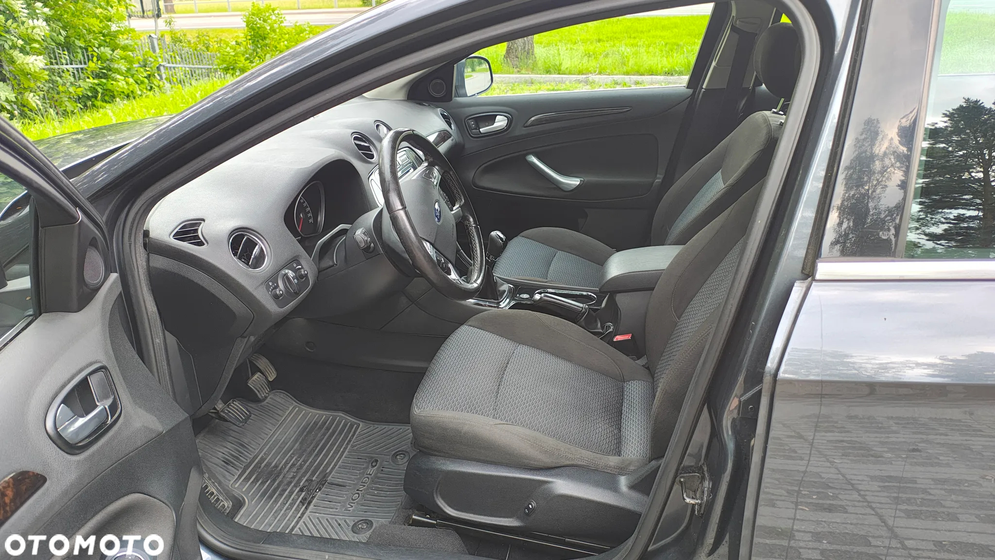 Ford Mondeo 2.0 Ghia - 11