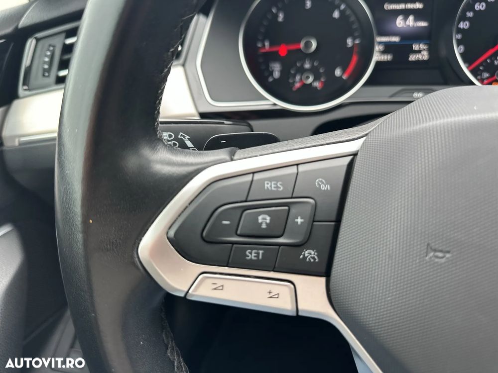 Volkswagen Passat 2.0 TDI DSG Highline - 18