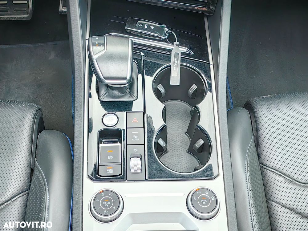 Volkswagen Touareg V6 TSI eHybrid PHEV R - 9