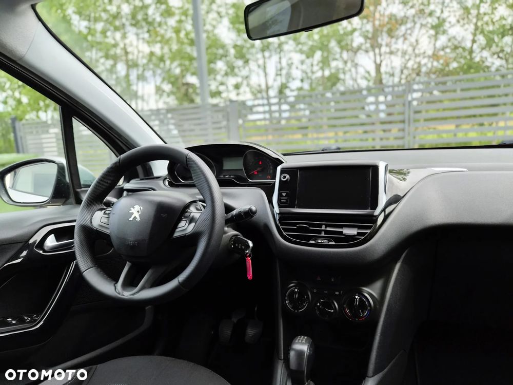 Peugeot 208 - 18