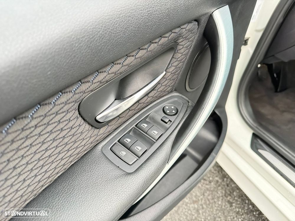 BMW 318 d Pack M - 28