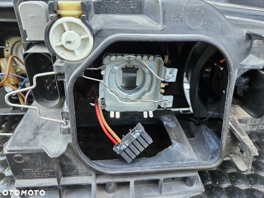 Reflektor Lampa Xenon D1S Przód Przednia PRAWA Valeo Europa Audi A4 B6 - 15