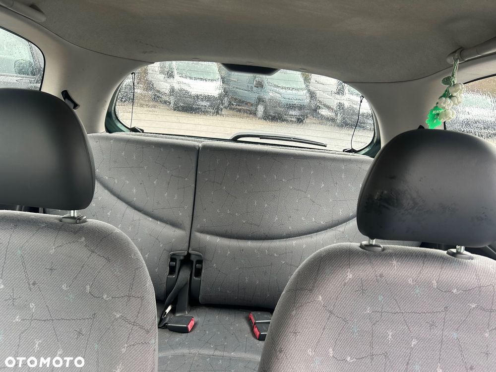 Toyota Yaris 1.0 Base - 9