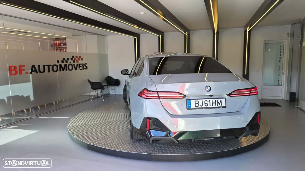 BMW 520 d Pack Desportivo M - 17
