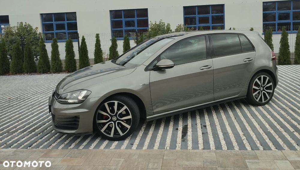 Volkswagen Golf - 10