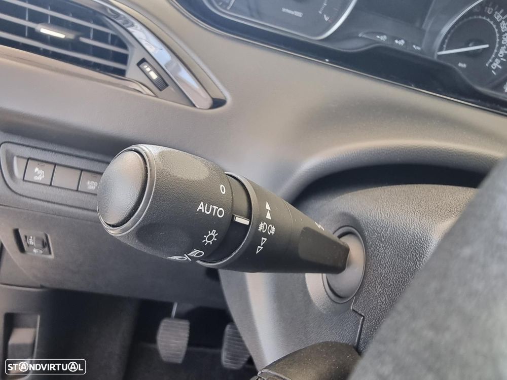 Peugeot 208 1.2 PureTech Signature - 20