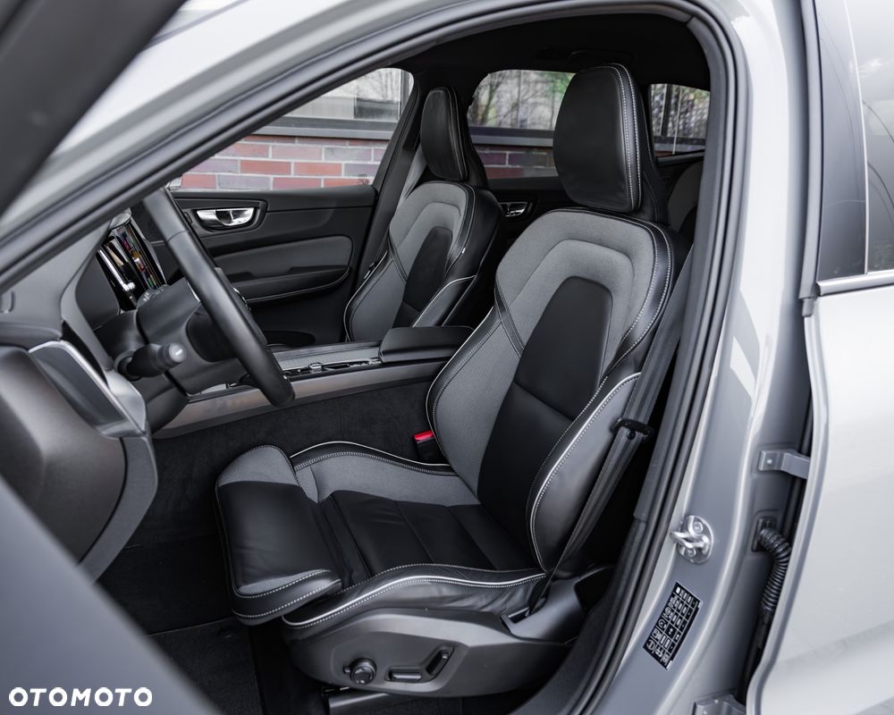 Volvo XC 60 B4 D Ultimate Dark - 23